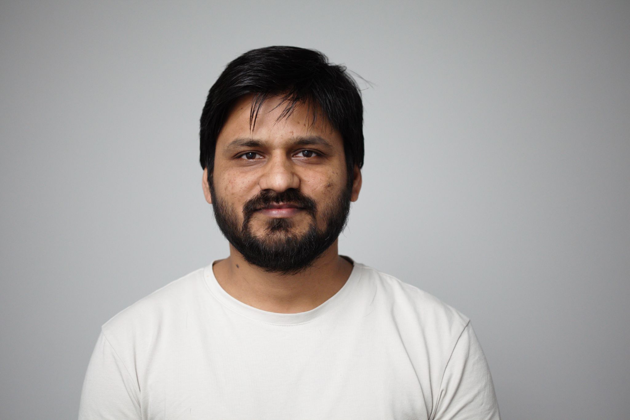 Portrait of Rakesh Kumar.